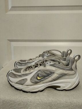 Nike White & Grey Athletic Sneakers